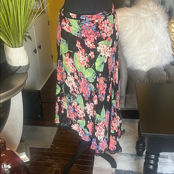 Sarah Arizona Dresses & Skirts - Asymmetrical Floral Skirt in Black and Pink w/lace around the bottom.
